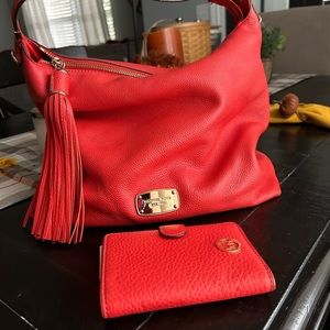 Lg.Michael Kors hobo bag with matching wallett.